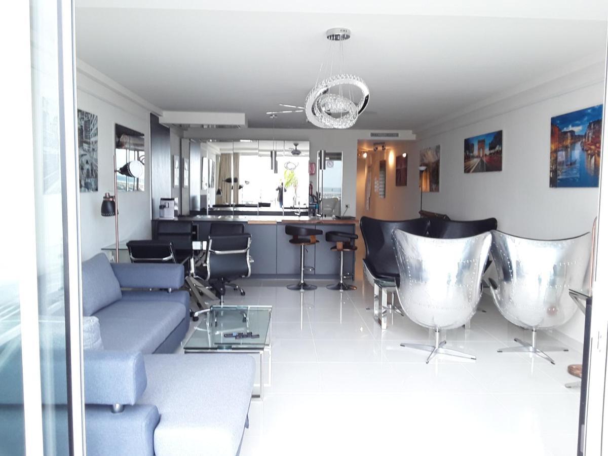 136 A First Line Sleeps 6 Apartemen *