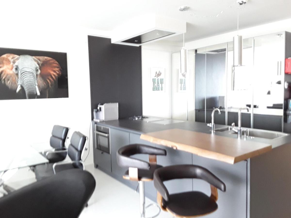 136 A First Line Sleeps 6 Appartamento Marbella